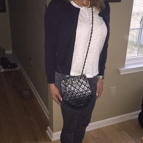 Gorgeous navy blue Chanel leather bag - Picture 6 of 8